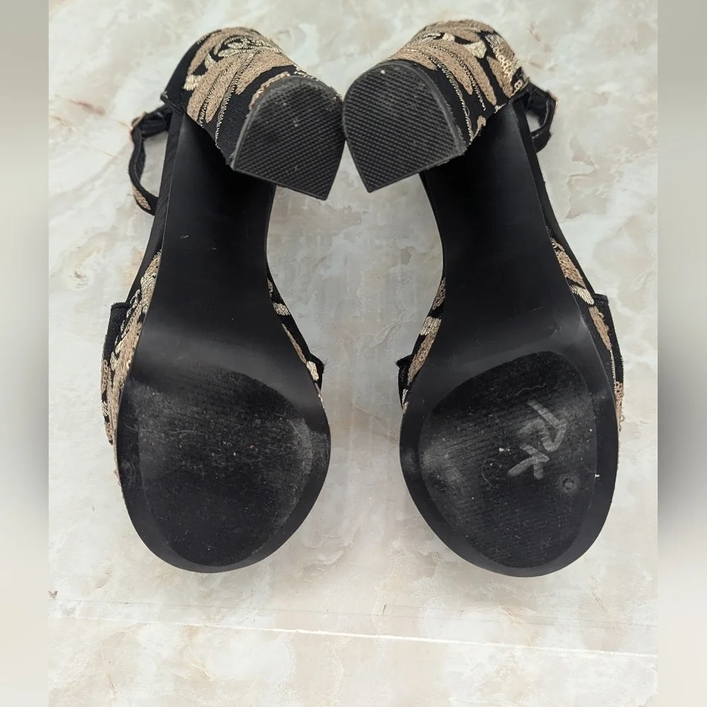 Steve Madden Woman's Black and Gold Hight Heels Shoes Size 7.5 M